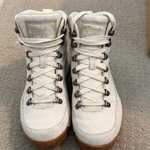 The North Face Women's Lace Up Boots - Cream and Brown